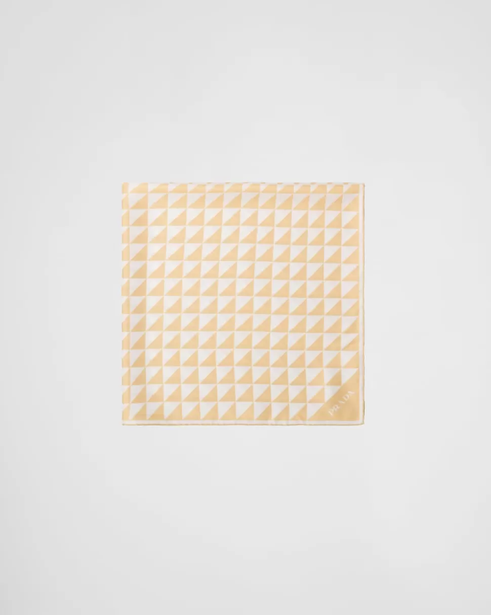 Shop Prada Bedruckter Schal Aus Twill Weiß/Platin