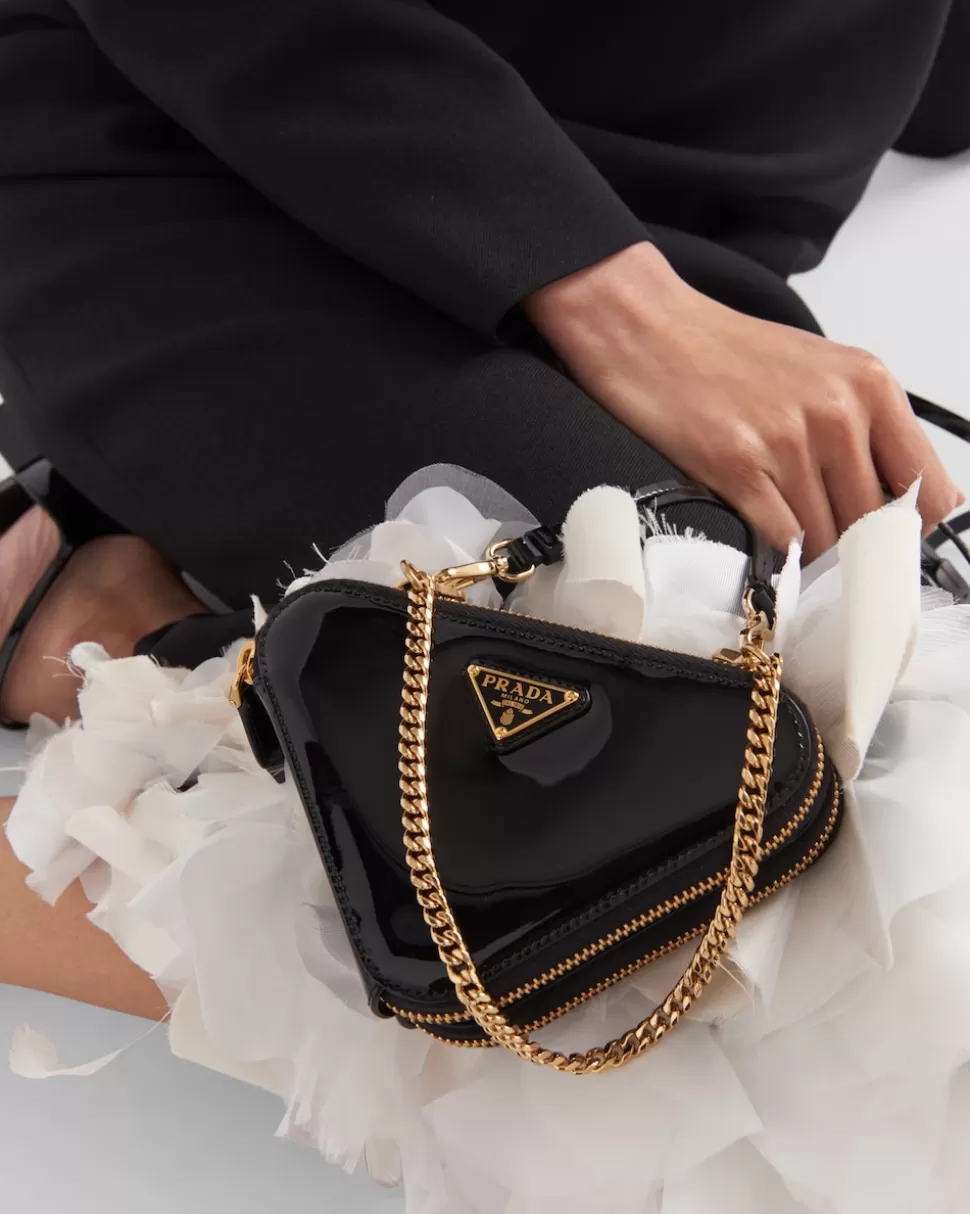 Store Prada Dreieckige Mini-pouch Aus Lackleder Elfenbein
