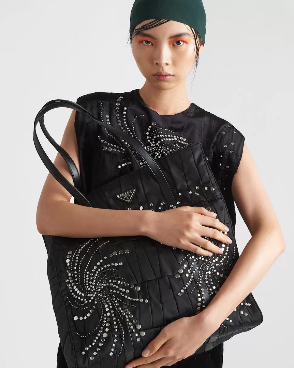 Shop Prada Große Patchwork-tote-bag Aus Re-nylon Mit Stickerei Schwarz