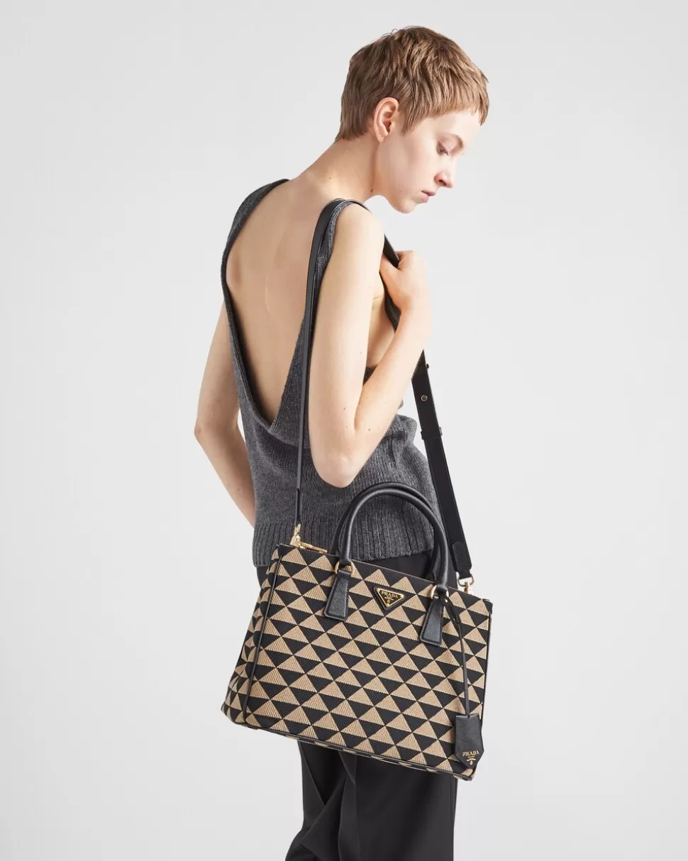 Shop Prada Große Symbole Tasche Aus Besticktem Stoff Schwarz/Beige
