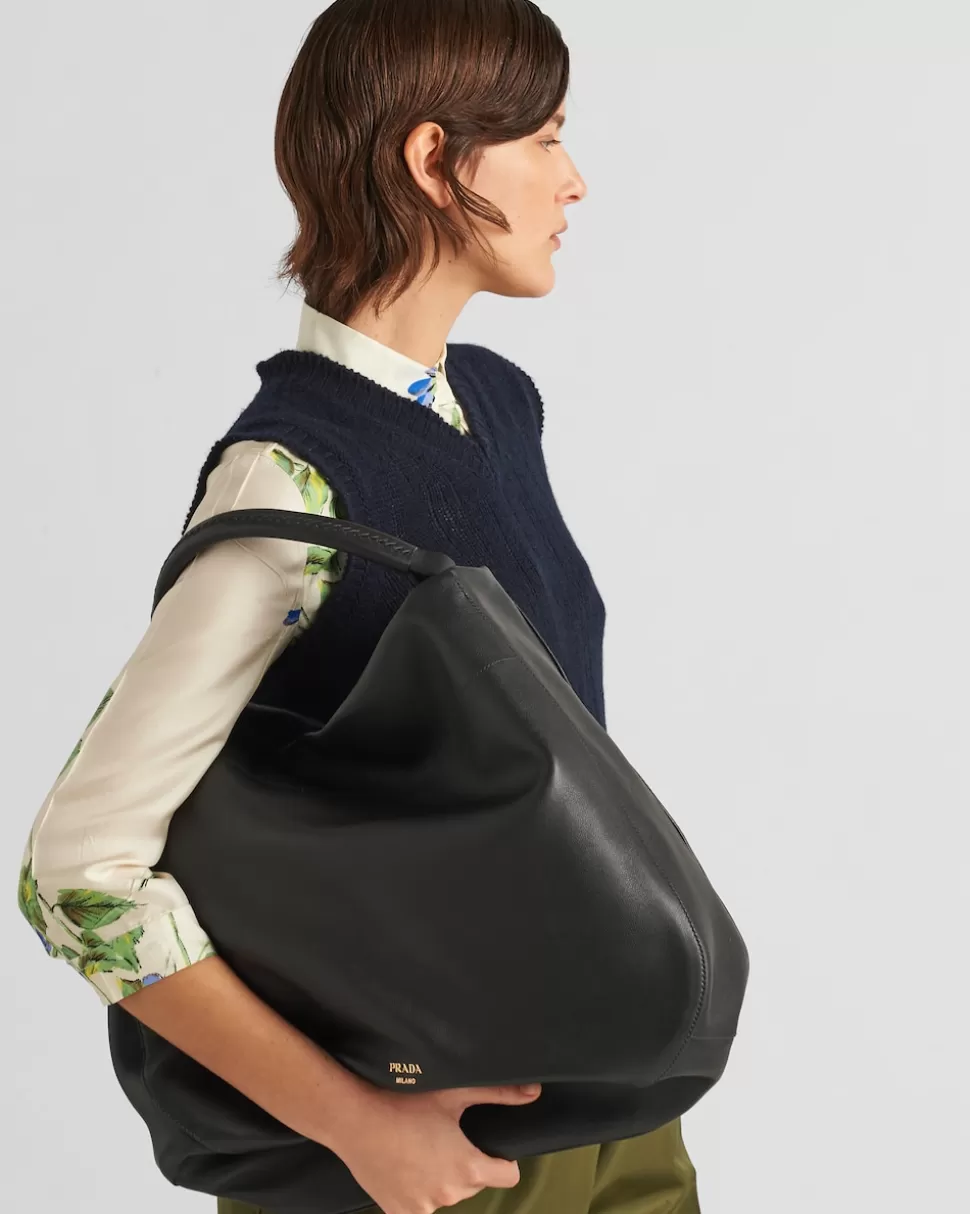 Shop Prada Große Schultertasche Aus Leder Schwarz