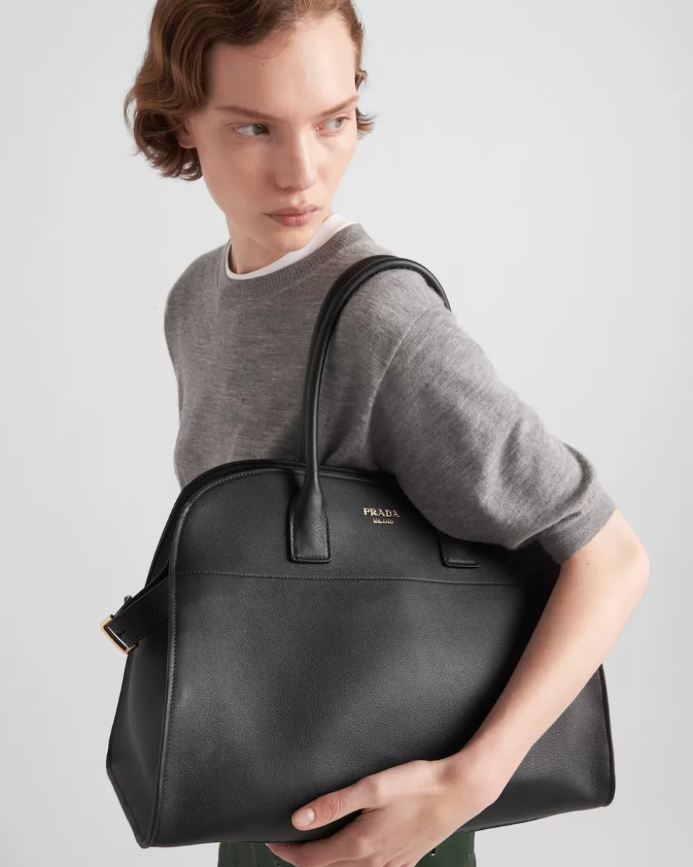 Shop Prada Große Tote Bag Aus Leder Mit Schließen Schwarz