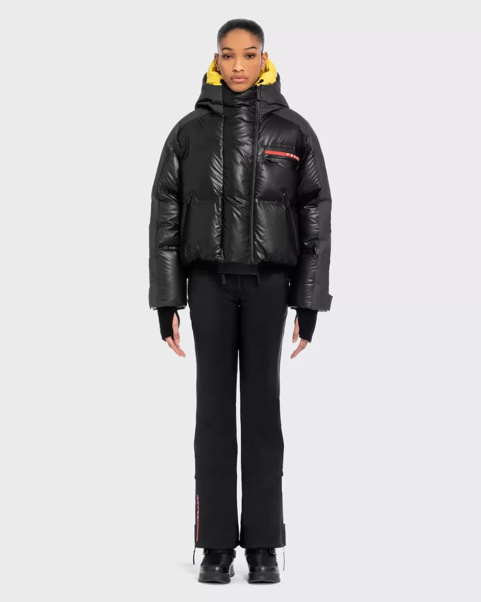 Flash Sale Prada Kurze Daunenjacke Aus Light Re-nylon Schwarz/Gelb