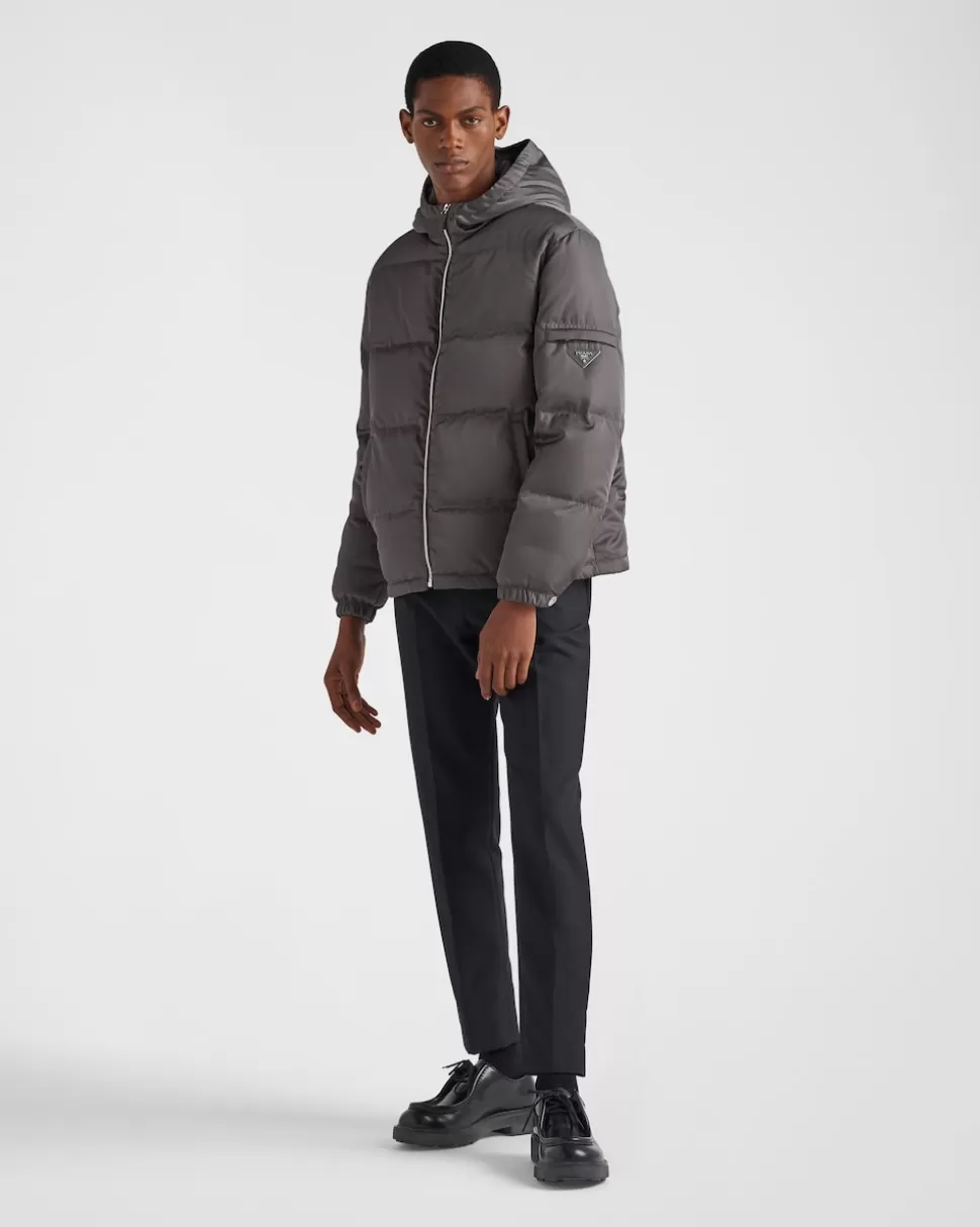 Online Prada Mittelschwere Daunenjacke Aus Re-nylon Eisengrau