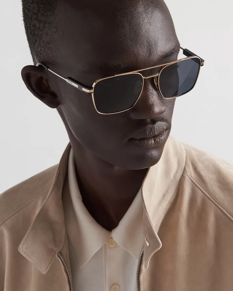 Clearance Prada Sonnenbrille Mit Ikonischer Plakette Aus Metall GläserInGrafit