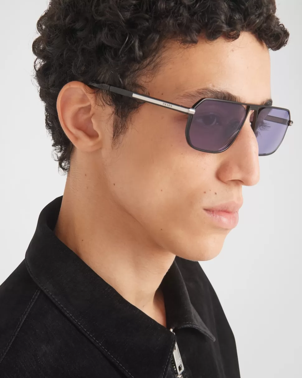 Store Prada Sonnenbrille Mit Ikonischer Plakette Aus Metall IrisfarbeneGläser