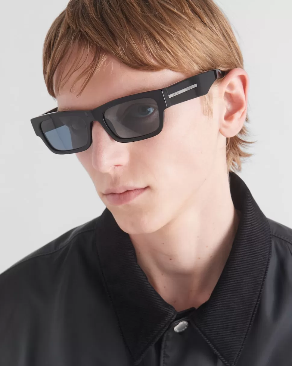 Flash Sale Prada Sonnenbrille Mit Ikonischer Plakette Aus Metall KristallgläserInGrafit