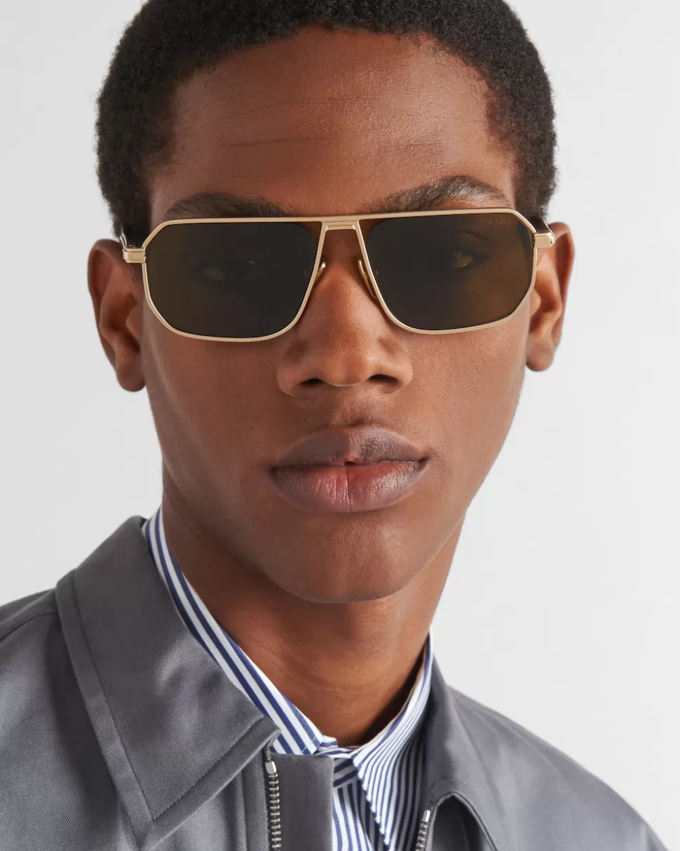 Store Prada Sonnenbrille Mit Ikonischer Plakette Aus Metall LodengrüneGläser