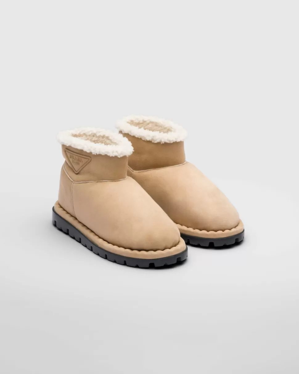 Store Prada Stiefeletten Aus Lammfell Ecru