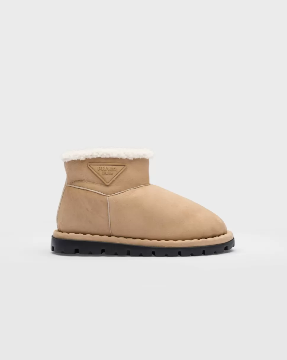 Store Prada Stiefeletten Aus Lammfell Ecru