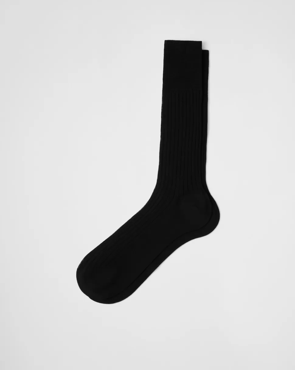 Shop Prada Wadenlange Socken Aus Baumwolle Schwarz